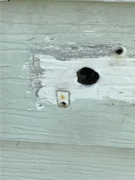 Why won't my screws for an electrical box secure to my aluminum siding? - Home Improvement Stack ...