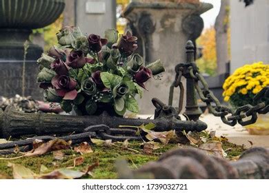 2,001 Cemetery Plot Images, Stock Photos & Vectors | Shutterstock