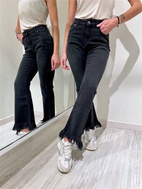 Jeans Gisele Nero Zampetta Sfrangiato Vicolo Scintille Store