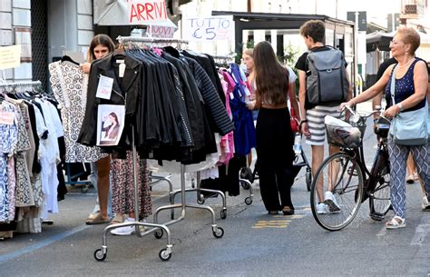 Tanti Piacentini A Caccia Di Affari Per Lo Sbaracco In Via Cavour