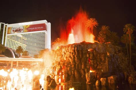 The Mirage Hotel Artificial Volcano Eruption Show in Las Vegas Editorial Image - Image of ...