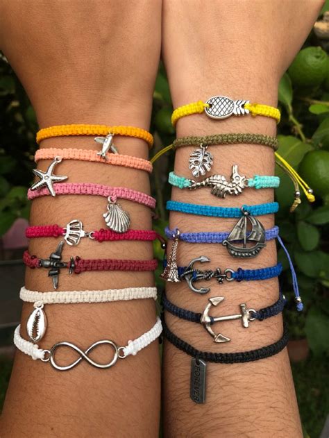 Pulseras macramé con dijes Pulseras trenzadas Pulseras bonitas Pulseras