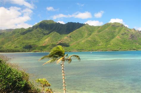 Kahana Bay Beach Park, Oahu | To-Hawaii.com