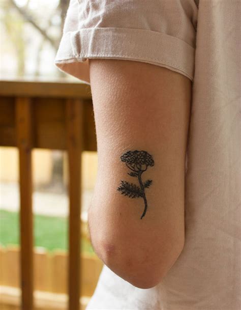 Tatouage Fleur Simple 20 Tatouages Fleuris Qui Font Envie Elle