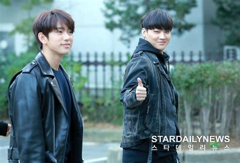 crowd  fan girls fall  chasing gotjb    reacted