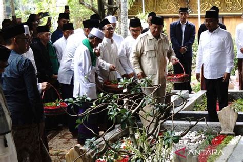 Prabowo Subianto Ziarah Ke Makam Pendiri Nu Antara News