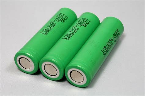 《e15》全新 三星 Samsung 18650 鋰電池 2200mah Q5 T6 U2 L2 手電筒 頭燈用電池 充電器 行動電源信捷