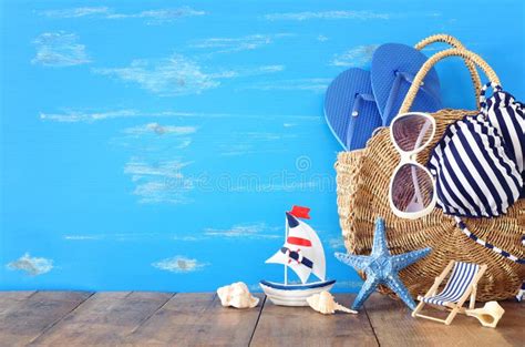 Concepto De Las Vacaciones Y Del Verano Con Los Objetos Del Estilo De