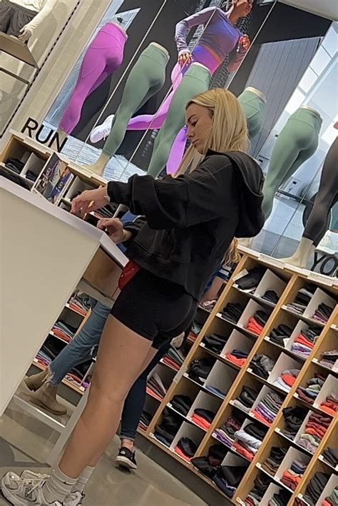 Blonde Lulu Lemon Employee In Black Spandex Shorts Spandex Leggings Yoga Pants Forum