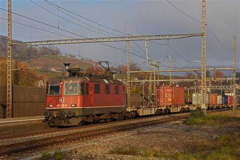 Re Durchf Hrt Den Bahnhof Gelterkinden Bahnbilder De