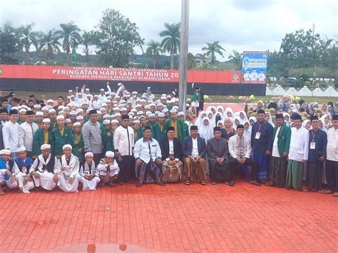 Sempat Dilanda Hujan Peringatan Hari Santri Di Kukar Berlangsung