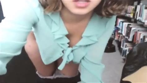 Big Booty Amateur Showing Off On Webcam