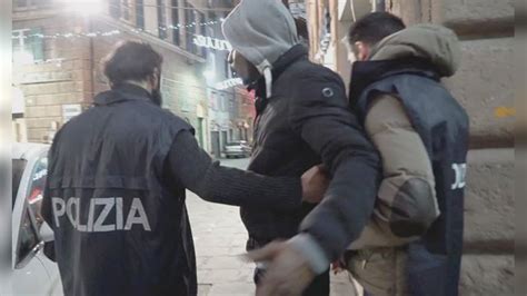 Genova Spacciatore Arrestato Dalla Polizia Nel Centro Storico