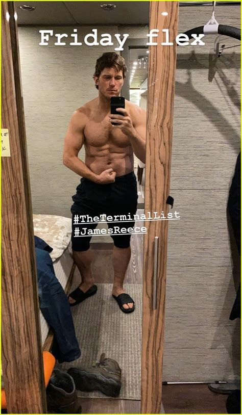 Chris Pratt Flexes His Abs In Hot New Shirtless Selfie Photo