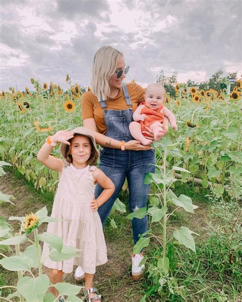 Found Myself A Cute Farmer Girl And A Perfectly Round Pumpkin At The Patch Took Them Home 👩🏼‍🌾