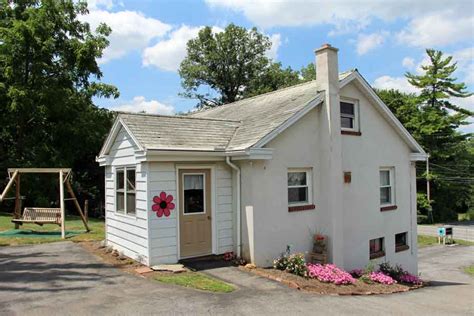 Paradise Amish Guesthouse - Amish Farm Stay