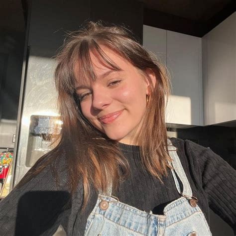 Maisy Stella Age, Net Worth, Boyfriend, Family & Biography ...