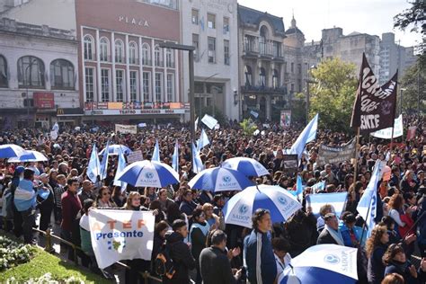 Paro En Tucum N La Marcha Docente Se Concentra En La Plaza Independencia