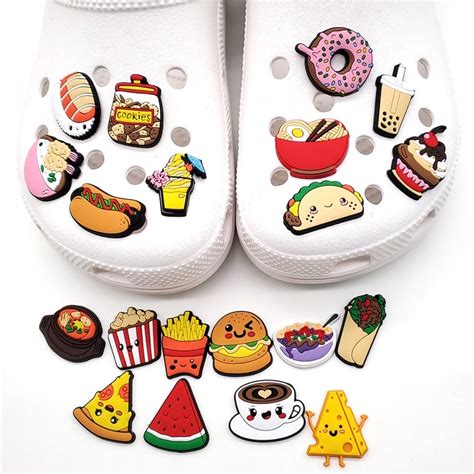 Jibbitz ตัวติดรองเท้า Crocs ลายคิ้วๆ พร้อมส่งจากไทย Somethingcute