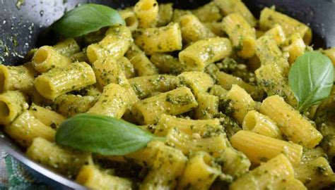 Pasta Al Pesto Di Basilico E Noci Ancora Pi Saporita E Gustosa