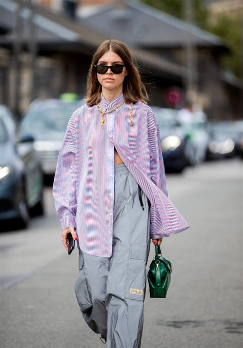 Camisas oversize así se llevan en 2020 Vogue