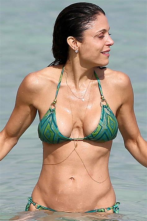 Bethenny Frankel In Green Bikini At The Beach In Miami 5 LACELEBS CO