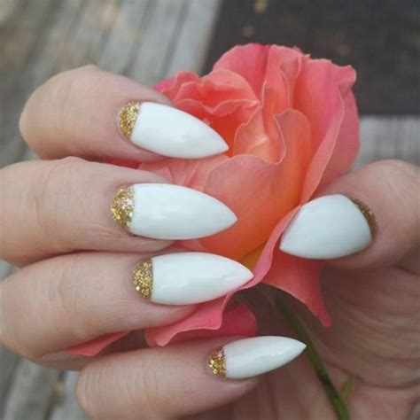 French Manicure Colore Bianco Colore Oro Glitter Rosa Mano Forma Unghie