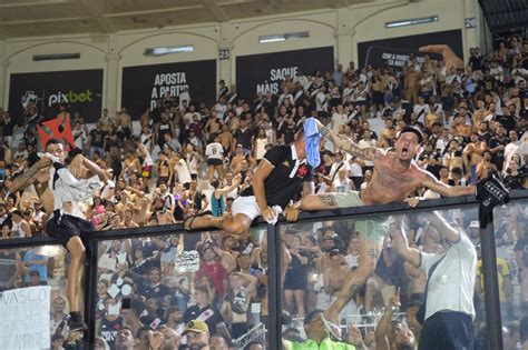 Jogada Meia Hora Torcida Do Vasco Esgota Ingressos Para Estreia