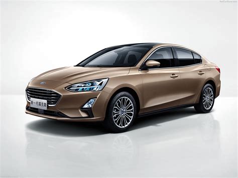 Ford Focus Sedan (2019) - pictures, information & specs