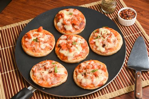 Tawa Pizza Recipe तवा पिज्जा बिना ओवन के बनाएं मुंह में घुल जाएगा Cheese का स्वाद Without