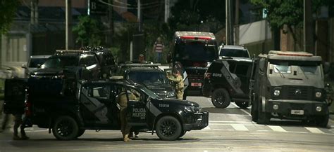 Homem Armado Tenta Entrar No Tribunal De Justi A Para Chegar At A Ex