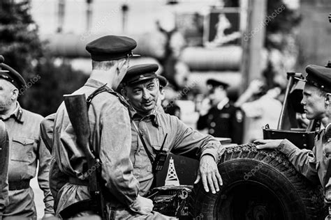 Gente En Uniforme Militar En Honor A La Fiesta Del D A De La Victoria