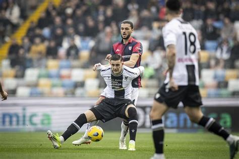 Udinese Cagliari 1 1 Succede Tutto Nel Primo Tempo Solo Un Punto Per