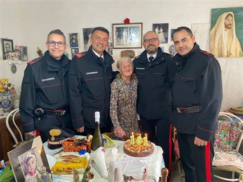 Favignana Isolata Per Il Maltempo Zia Rosina Festeggia I 101 Anni Con