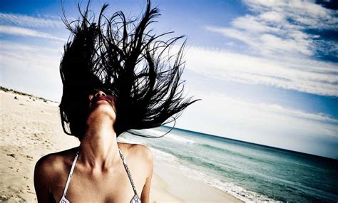 Cuidados Ideales Para Proteger Tu Cabello En La Playa Y Piscina