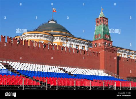 kremlin wall necropolis  res stock photography  images alamy