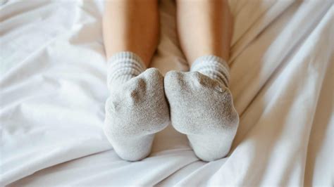 Sab As Qu Beneficios Y Desventajas De Dormir Con Calcetines En La Cama