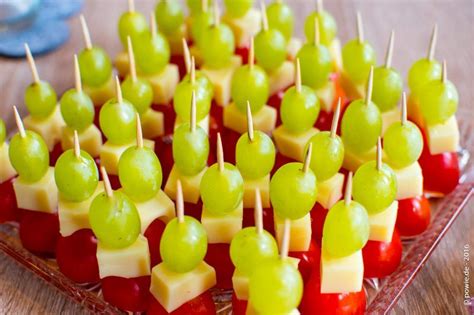 Fingerfood Mit Den Zutaten Tomaten Käse Melone Und Weintrauben Mit