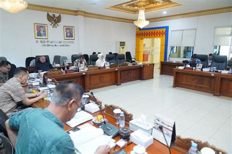 Ketua Dprd Sumsel Ra Anita Noeringhati Menghadiri Rapat Banggar