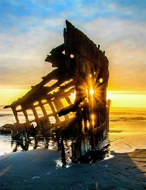 Peter Iredale Shipwreck Photograph by Linda Bonskowski