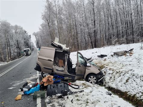 Powa Ny Wypadek Na Trasie Tarn W Kielce Jedna Osoba Ci Ko Ranna