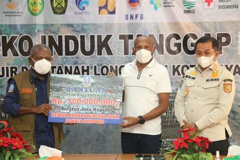 Bupati Mathius Awoitauw Bantua Korban Banjir Dan Longsor Kota Jayapura