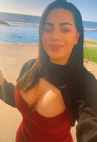 Hot Lizbeth Rodríguez Shows Cleavage sexyfilter