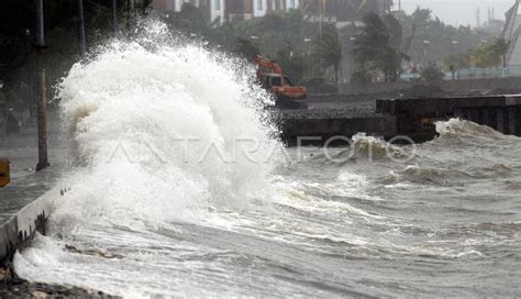 GELOMBANG LAUT | ANTARA Foto