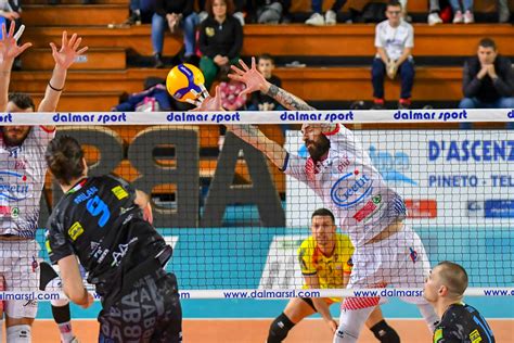 Volley A Si Ferma Il Sogno Playoff Della Geetit Bologna