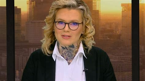 Karolina Opolska zaskoczyła widzów TVP Info Ma szyję w tatuażach