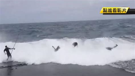 釣客捲進海底驚險獲救！見救命恩人竟問：我的魚在哪｜東森新聞：新聞在哪 東森就在哪裡