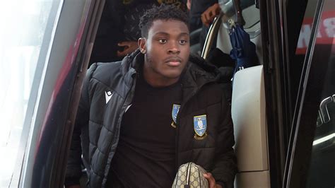 Dele Bashiru Voted Owls Player Of The Month News Sheffield Wednesday