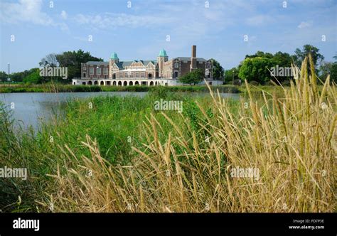 The Fieldhouse And Lagoon In Humboldt Park Chicago Illinois Puerto