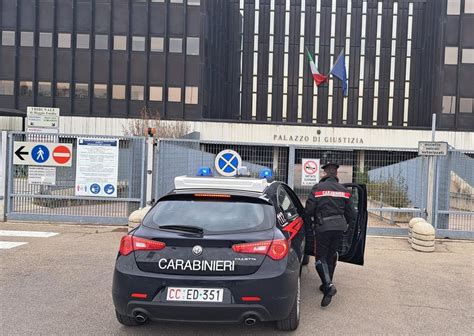 Filma La Targa Dopo Una Lite Stradale E Viene Aggredito Nella Sua Auto